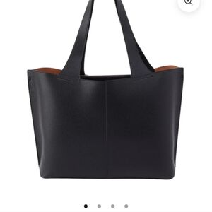 Large HOBO Vida Tote In Black. DetailsDouble top handles with 11" dropInteri